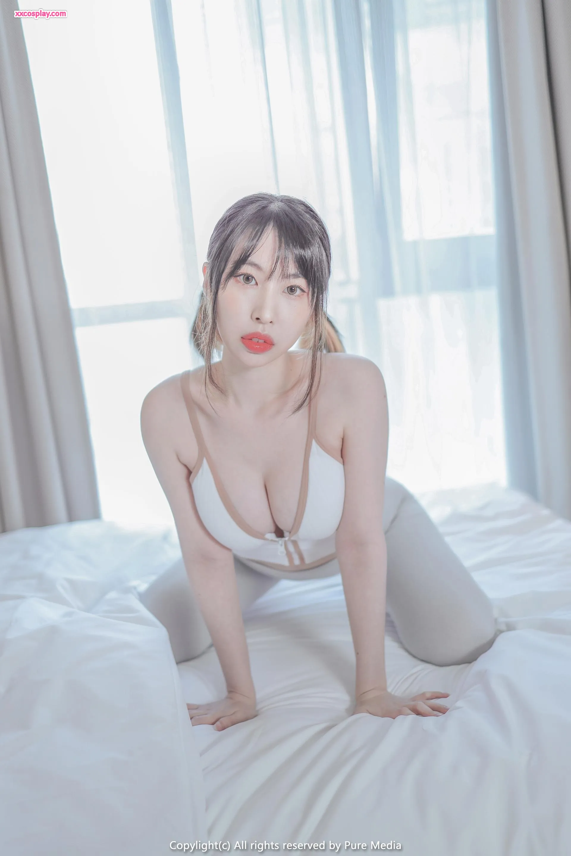 Uhye - Lingerie Xám Quyến Rũ Gravure